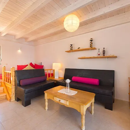 Haus In Kolympia Mit Garten Und Schoener Aussicht Holiday home *